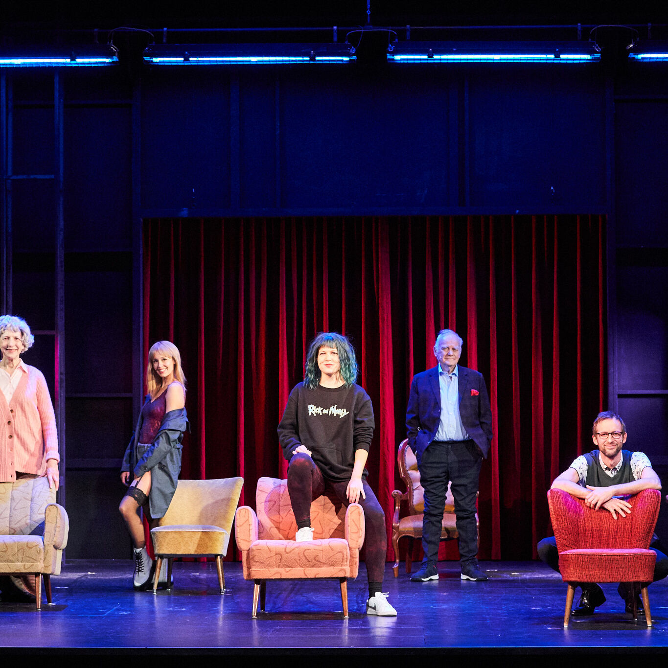 "NICHT ANFASSEN! Liebe in Zeiten des Abstands" v.l.n.r. Katharina Blaschke, Anneke Schwabe, Katharina Wittenbrink, Peter Franke, Holger Dexne und Andreas Bongard © Oliver Fantitsch