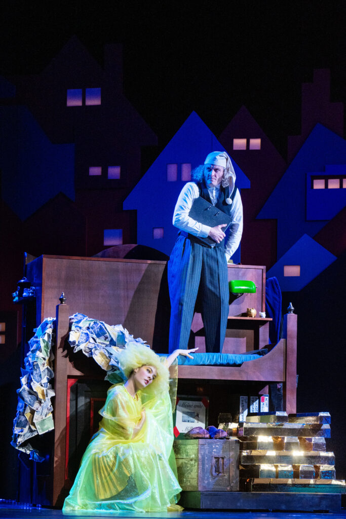 Eine Weihnachtsgeschichte nach Charles Dickens - v.l.n.r.: Ilka Mahrholz, Peter Neutzling - Foto: Kerstin Schomburg