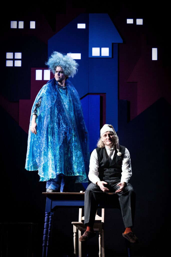 Eine Weihnachtsgeschichte nach Charles Dickens - v.l.n.r.: Nabil Pöhls, Peter Neutzling - Foto: Kerstin Schomburg