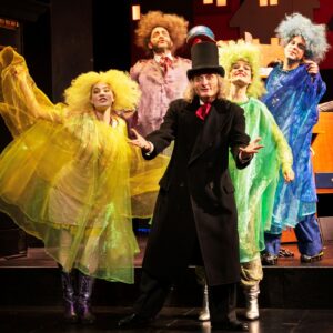 Eine Weihnachtsgeschichte nach Charles Dickens - v.l.n.r.: Ilka Mahrholz, Nabil Pöhls, Ilka Mahrholz,,Benjamin Leibbrand, Peter Neutzling, Julika Frieß - Foto: Kerstin Schomburg