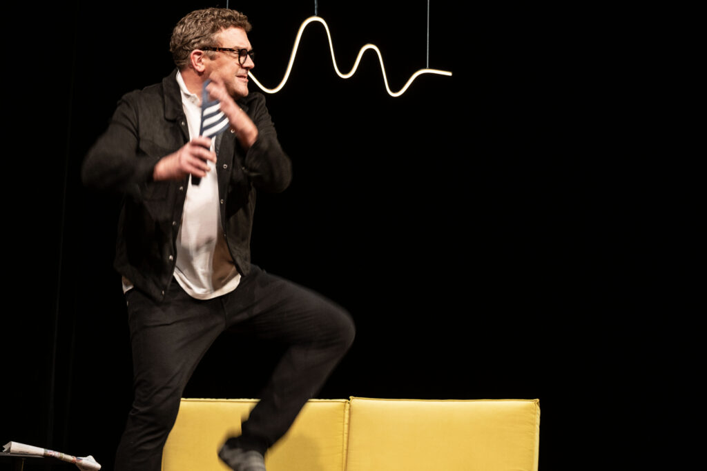 Geheimnisse von Sébastien Blanc - Mit: Sebastian Bezzel, Götz Otto Sebastian Bezzel - Foto: Kerstin Schomburg