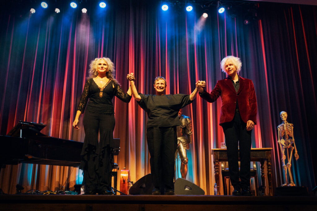 Stefania Verità, Katharina Thalbach, Michael Sele - Schatten über dem Nichts - Foto: Franziska Strauss